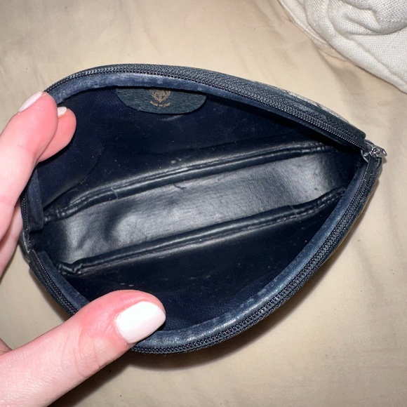 Authentic Vintage Gucci cosmetic case - Picture 3 of 4